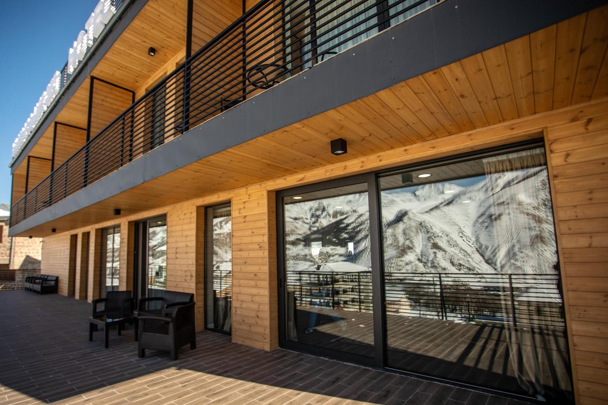 Kazbegi Hotel Grand View Bagian luar foto
