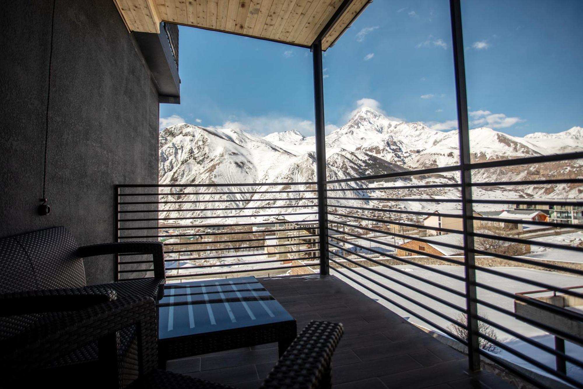 Kazbegi Hotel Grand View Bagian luar foto