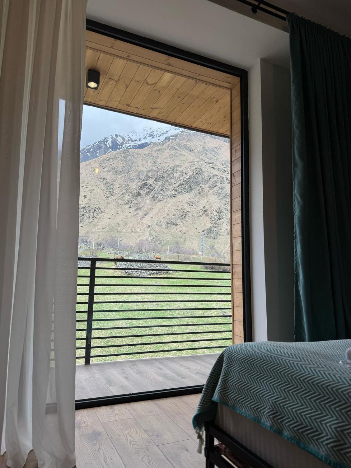 Kazbegi Hotel Grand View Bagian luar foto