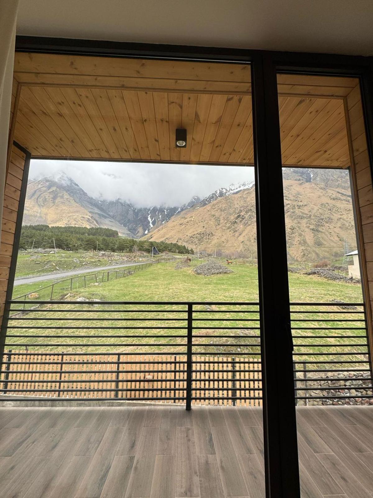Kazbegi Hotel Grand View Bagian luar foto