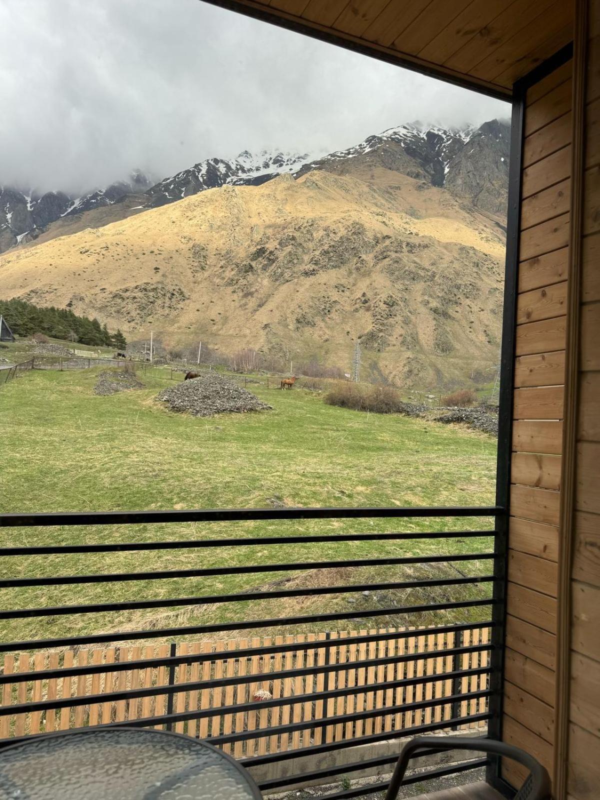 Kazbegi Hotel Grand View Bagian luar foto