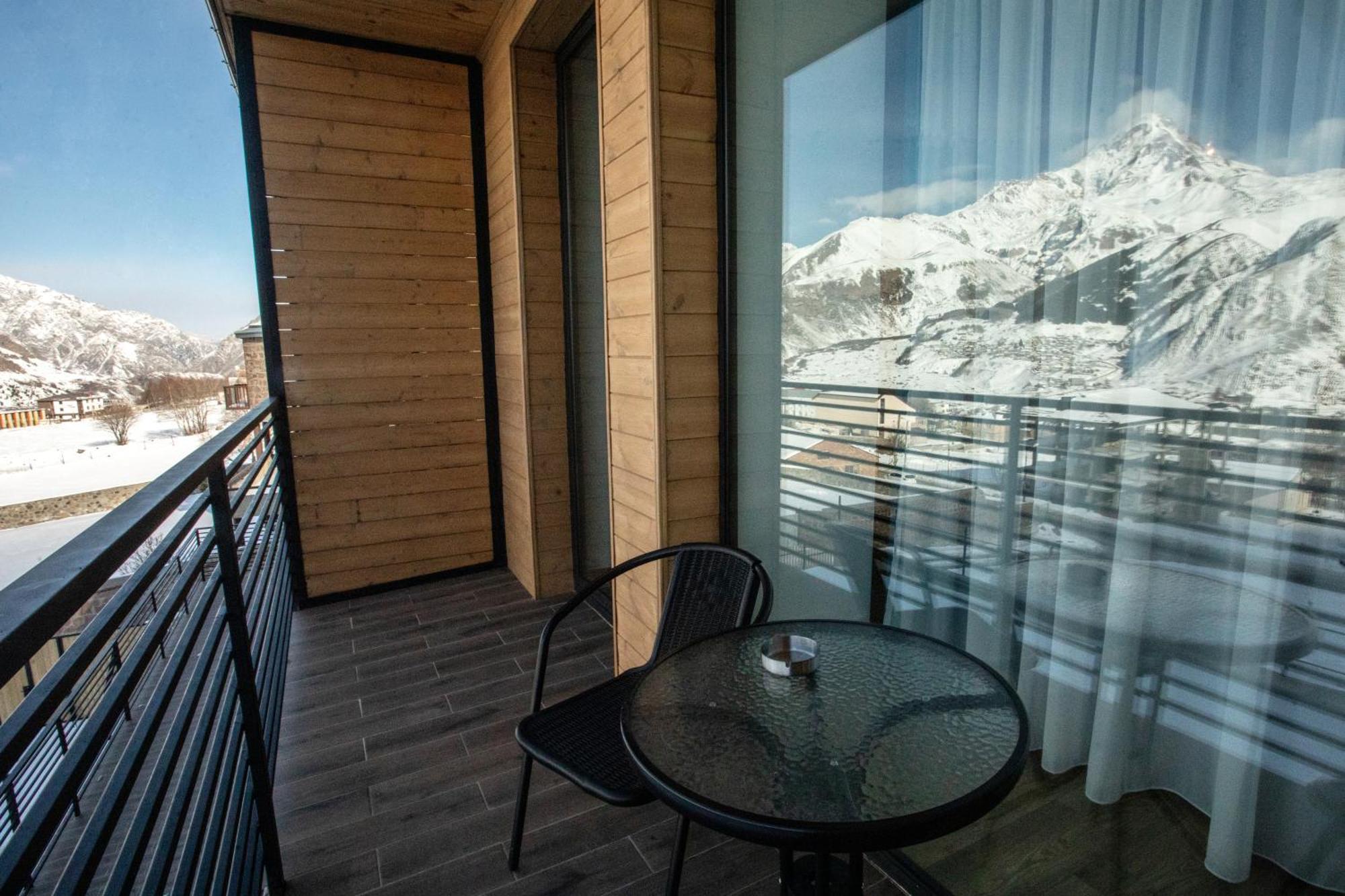 Kazbegi Hotel Grand View Bagian luar foto