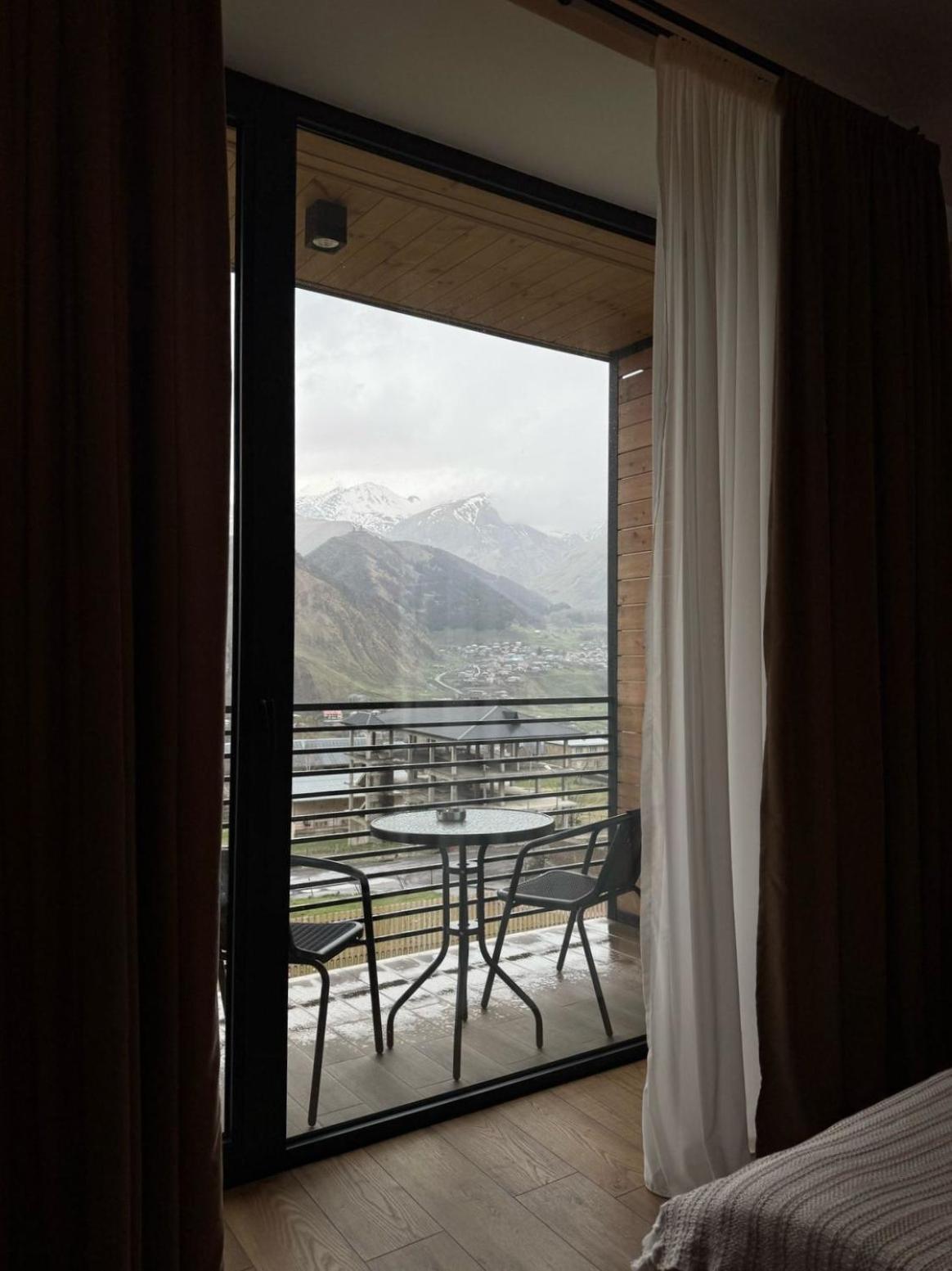 Kazbegi Hotel Grand View Bagian luar foto